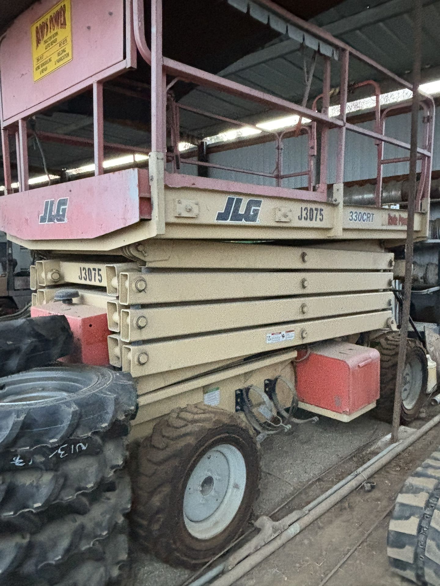 JLG 330CRT Scissor Lift 4X4