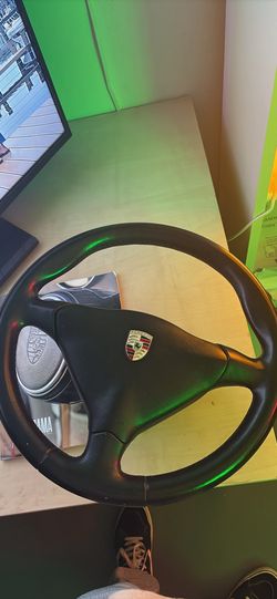 Porsche 911 steering wheel