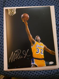Magic Johnson Signed Lakers 11x14 Photo (JSA)