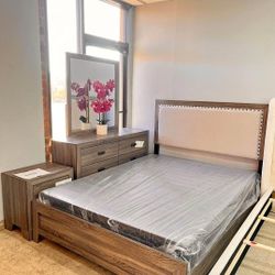 NEW 4pc. Wood Queen Bedroom Set