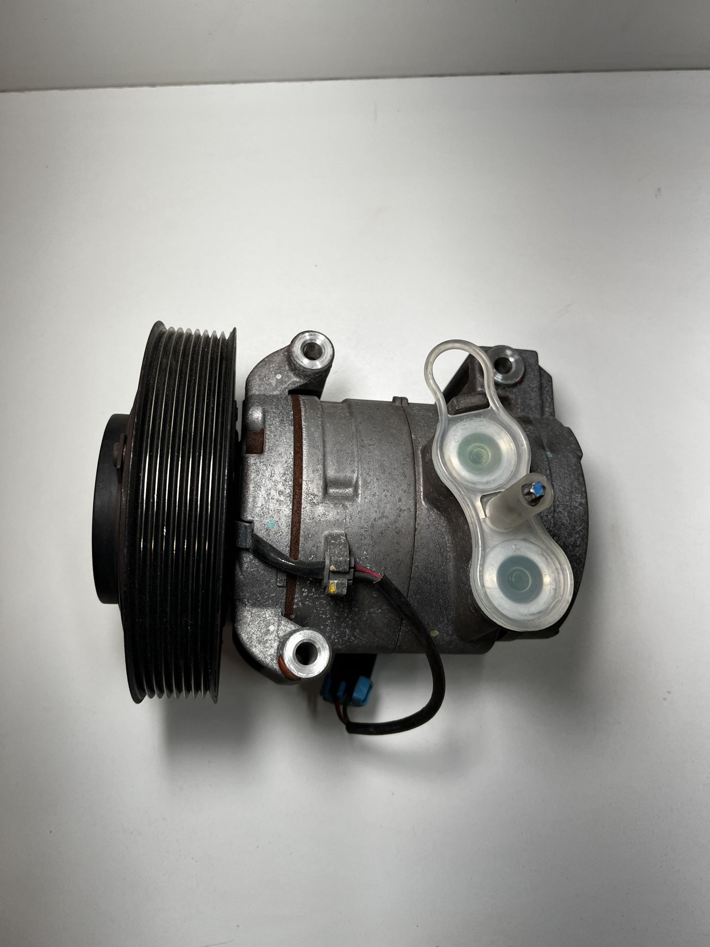 Valeo Ac Compressor - 22-75520-000 Mm,Dks 15 Dt
