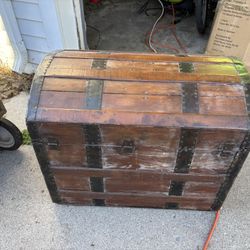 Antique trunk 1800’s