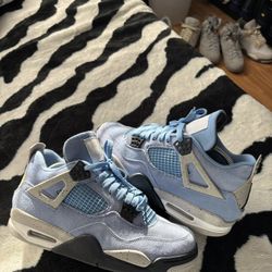 Jordan 4 University Blue 