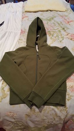 Lululemon jacket size 8 like new! Retail 178.00
