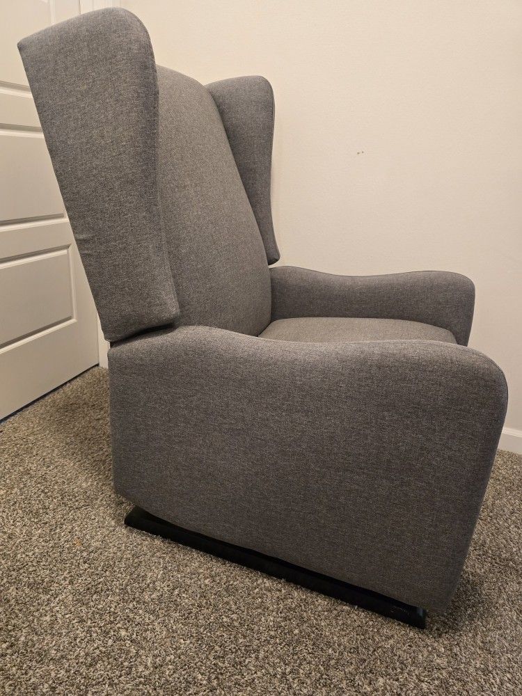 Nursery Rocking Chair Very Comfy .Great Condition. Pick.up Only