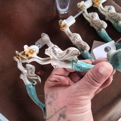 Brand new from Hobby Lobby... Changed theme never used Their 6 Drawer Handle and 1 Plug Cover