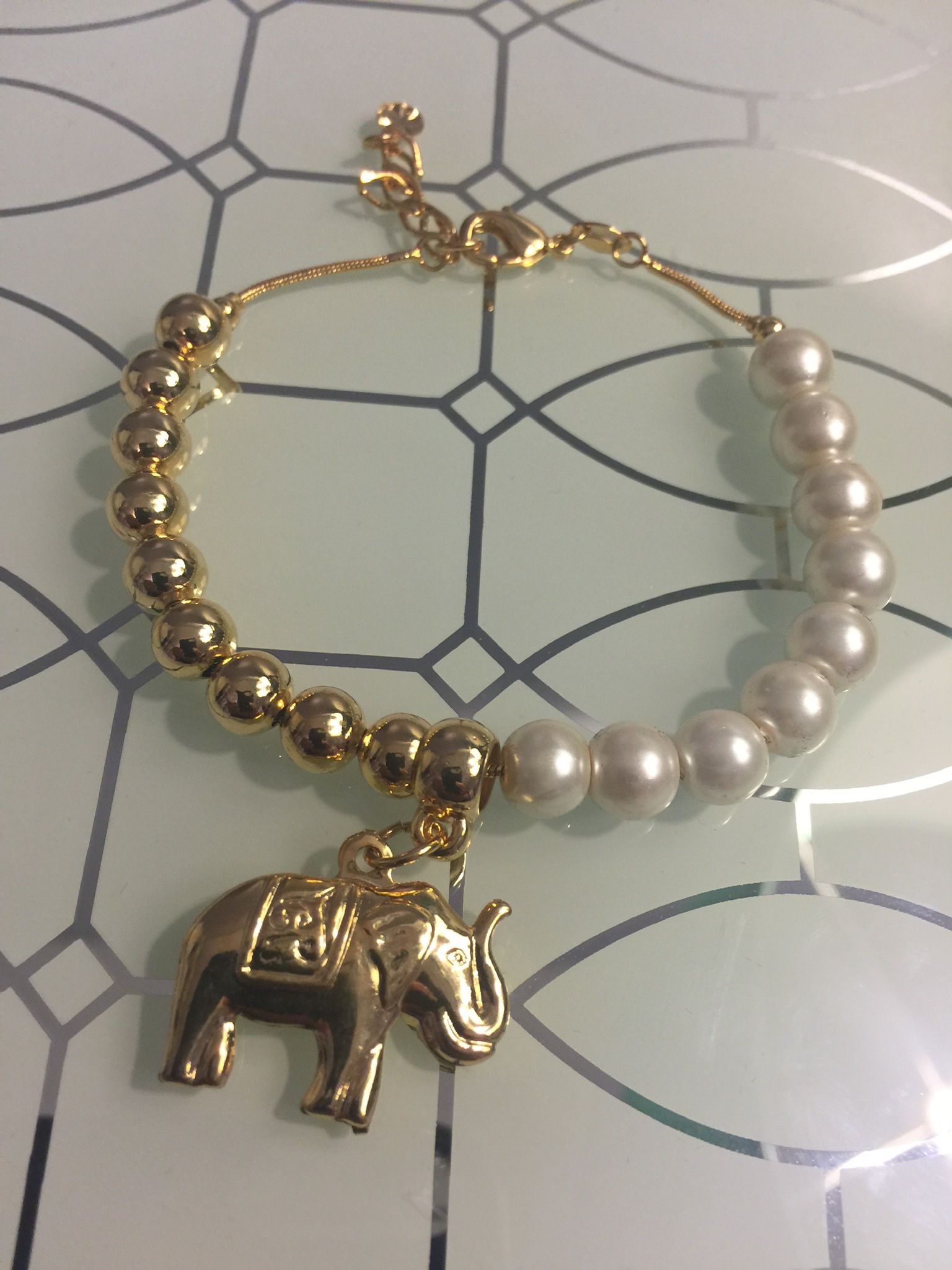 Bracelet With Elephant Charm And Pearls 