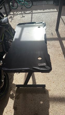 Escritorio Gamer Ergonómico Negro con Luces LED