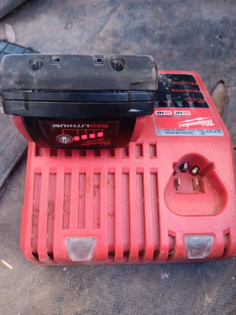 Milwaukee M18/12 Dual Charger