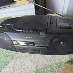 Sony CFD-8 Vintage CD Radio Cassette Player/Recorder Radio Boombox
