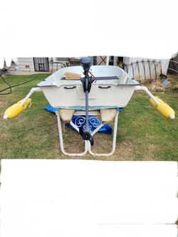 7' Small fishing boat.