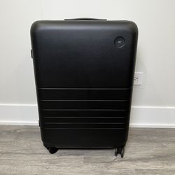 Monos Check In Medium