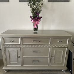 NEW Beautiful!! Credenza, Sideboard, or Buffet $225