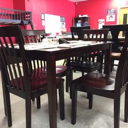 BRAND NEW 4 CHAIR DINING TABLE 