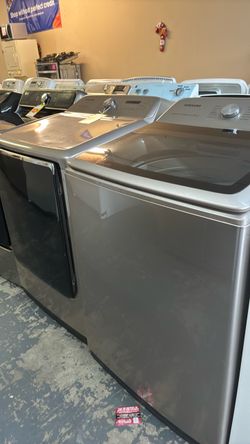 Like new Samsung washer and gas dryer set