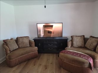 Oversized swivel chairs with ottoman