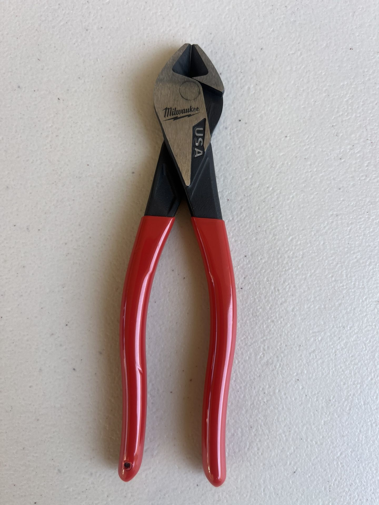 Milwaukee 8 in. Diagonal Cutting Pliers with Dipped Grip