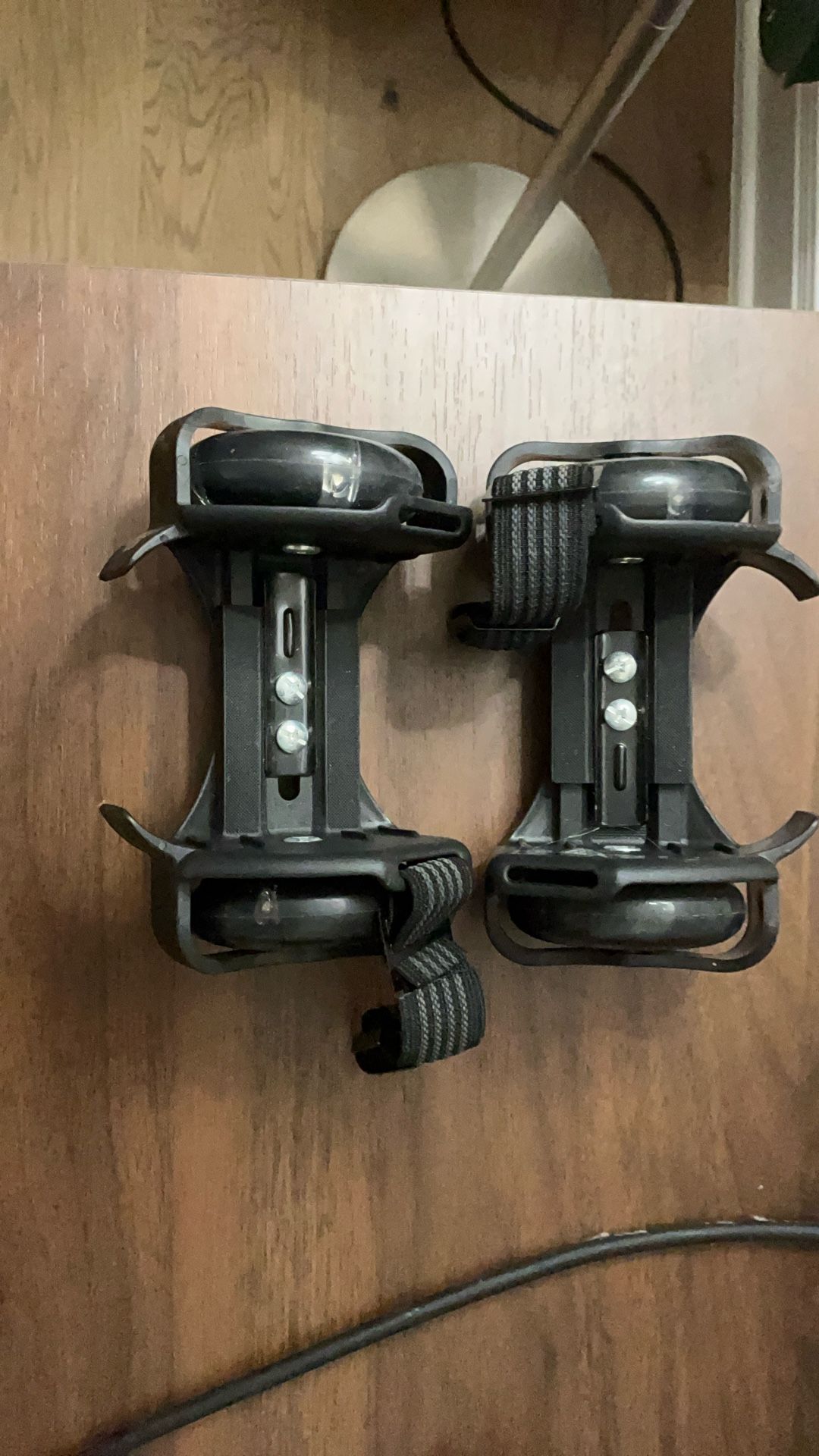 Adjustable, Attachable Shoe Roller Skates