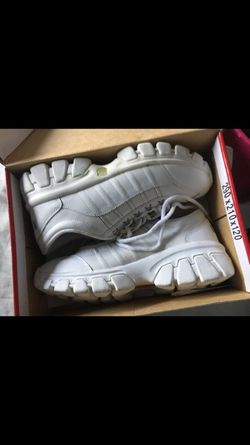 K Swiss men's 7 1/2 pretty much brand new