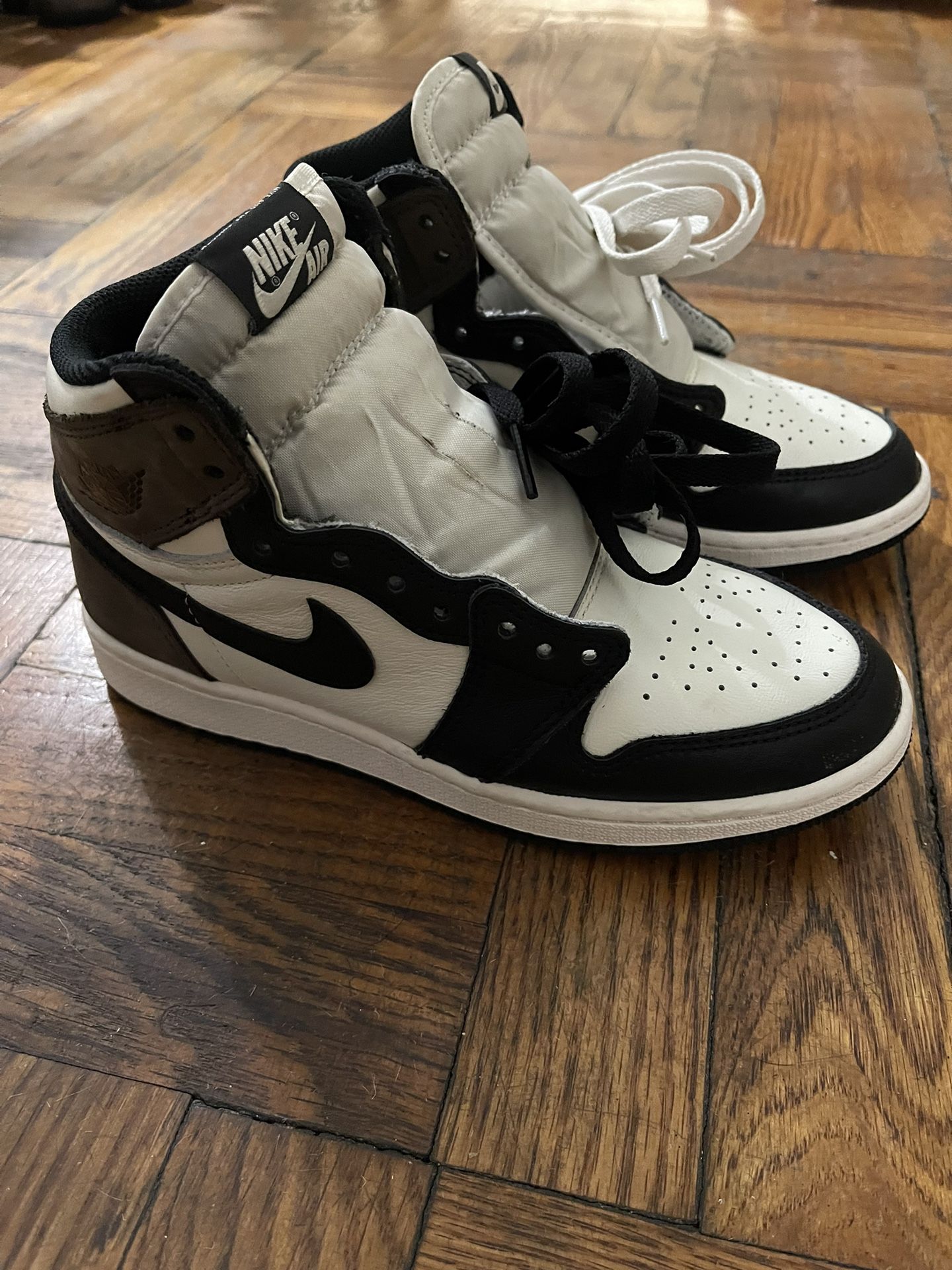 Jordan 1 Retro High OG 'Dark Mocha' (GS) for Sale in The Bronx