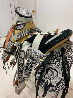 Montura charra bordada