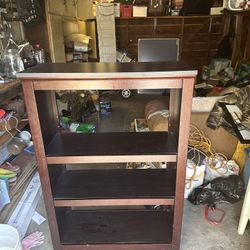 Dresser/shelves