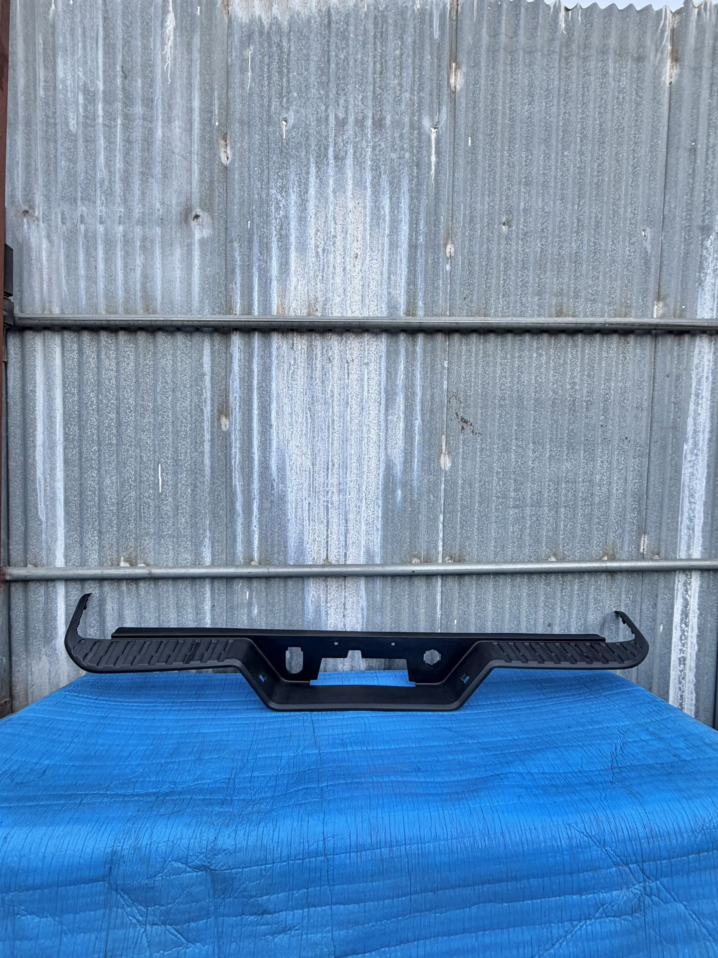 2019 2020 2021 2022 2023 2024 2025 Chevrolet Silverado 1500 / GMC Sierra Rear Bumper Step Pad OEM (ORIGINAL)