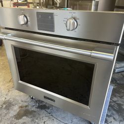 FrigidaireProfessional 30 Inch Wide 5.1 Cu. Ft. Electric Wall Oven  In mint condition Can deliver  with PowerPlus Convection Retail price $2,244.10 