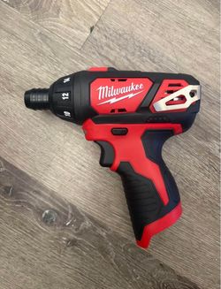 Milwaukee M12 Screwdriver
