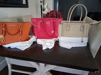 MICHAEL KORS LOVED TOTE BAGS AUTHENTIC 💯