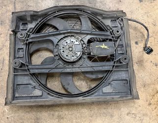 RADIATOR COOLING FAN BMW E46 330 325 323