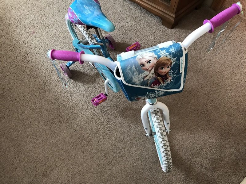 Elsa girls bike for 3-5 years old kids. Great condition. Purchased new 7 month ago