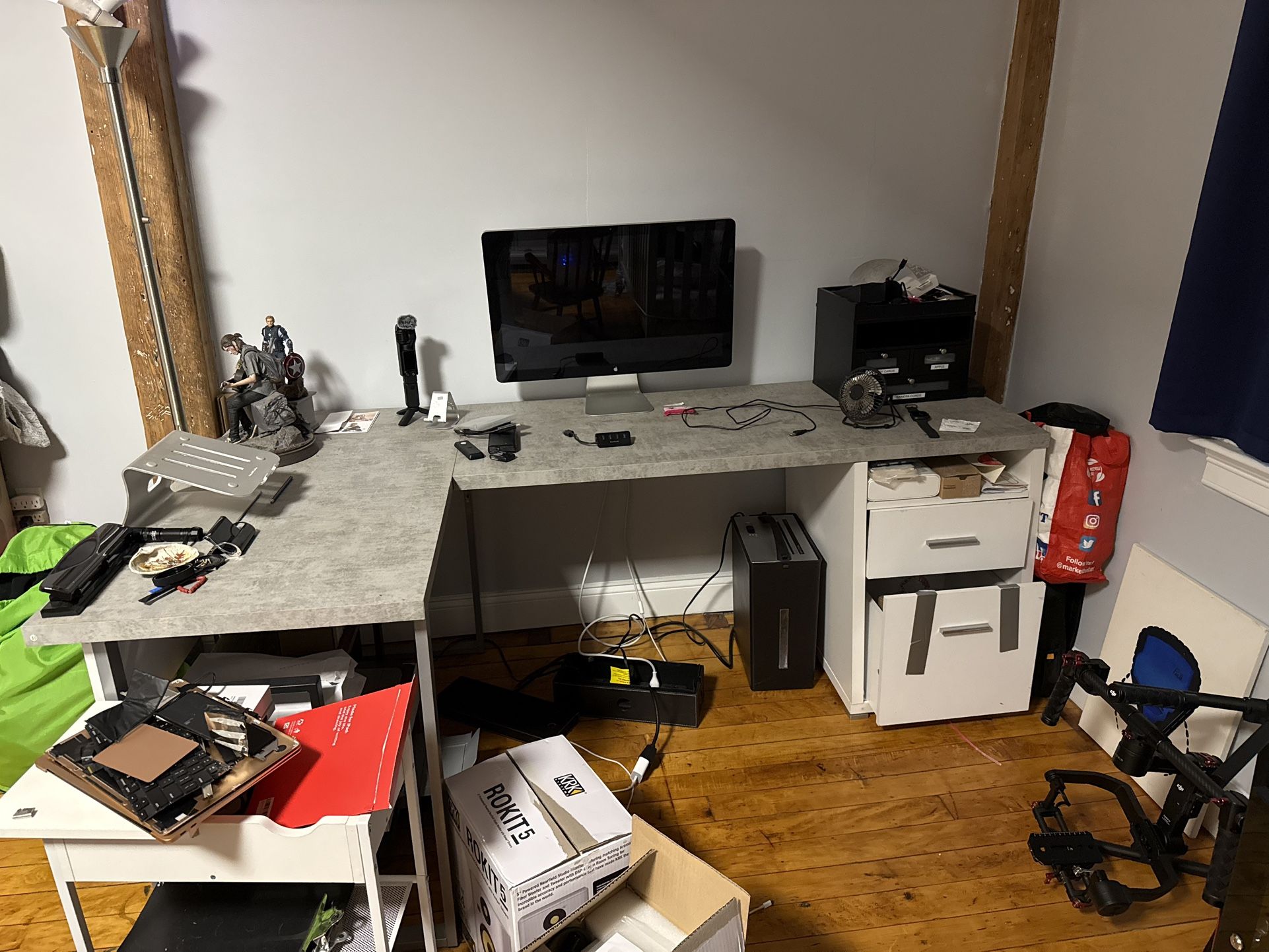 Desk For Sale. Moving Need Gone !! Great Condition!!