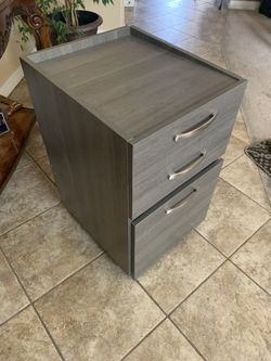 Drawers/dresser/nightstand.