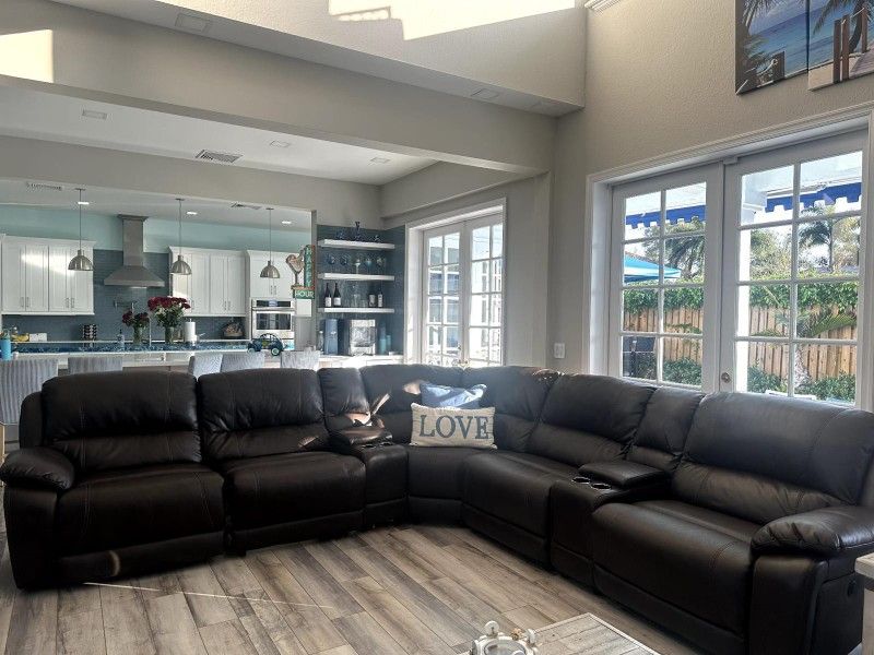 BROWN LEATHER LIVING SET