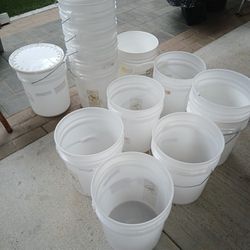 Clean five gallons buckets W Lids $3 Each 