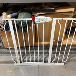 Regalo Easy Step metal walk-through Baby Or Pet Gate 