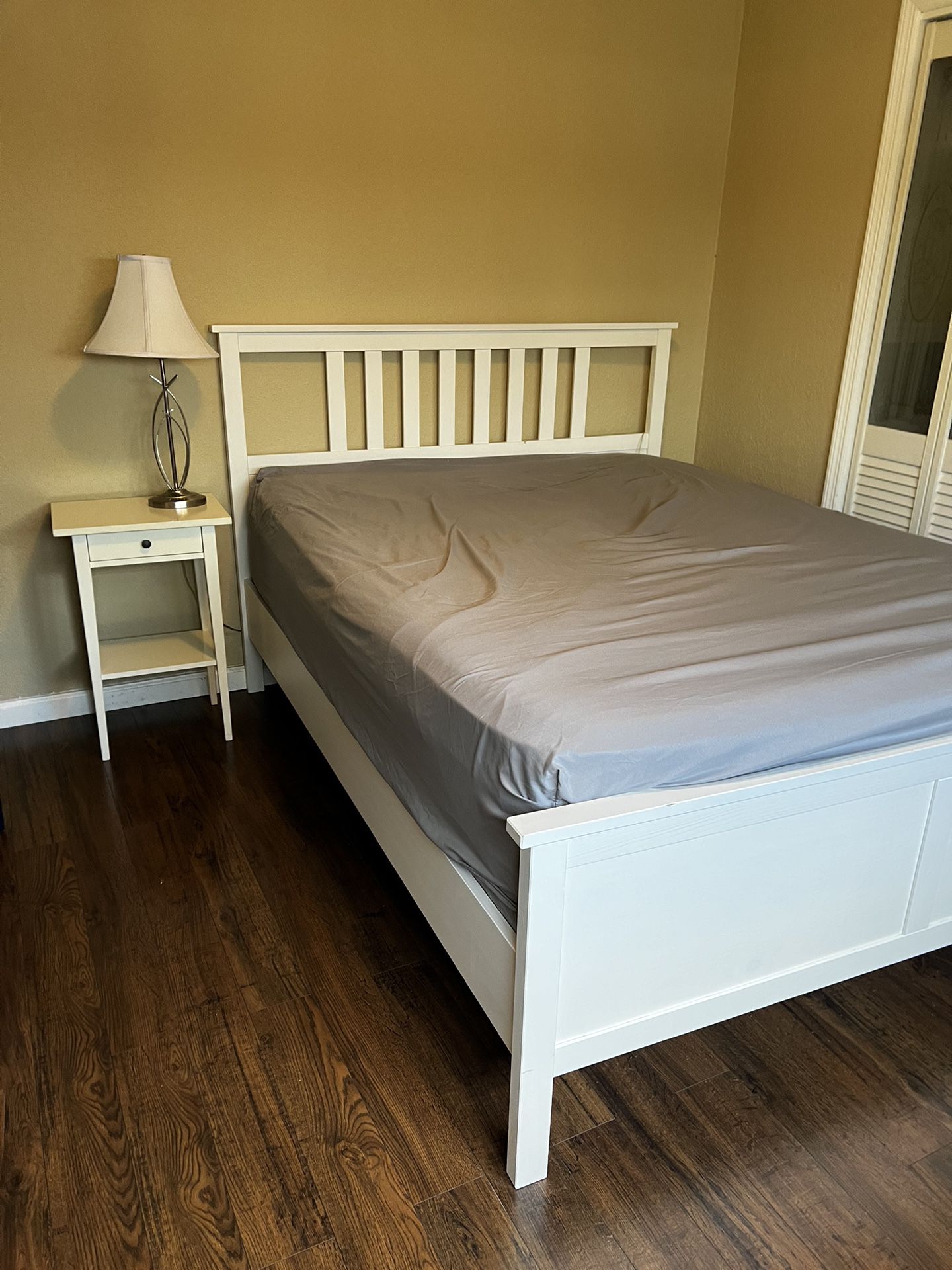 IKEA White Queen Size Bed Frame And Nightstands And Lamp 