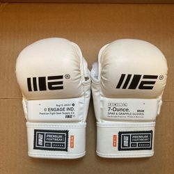 *Brand New* - Engage MMA hybrid gloves - size S/M  Brand New Premium MMA gloves Used by UFC champions Size: S/M  *Local pickup only. Located at I-85 E
