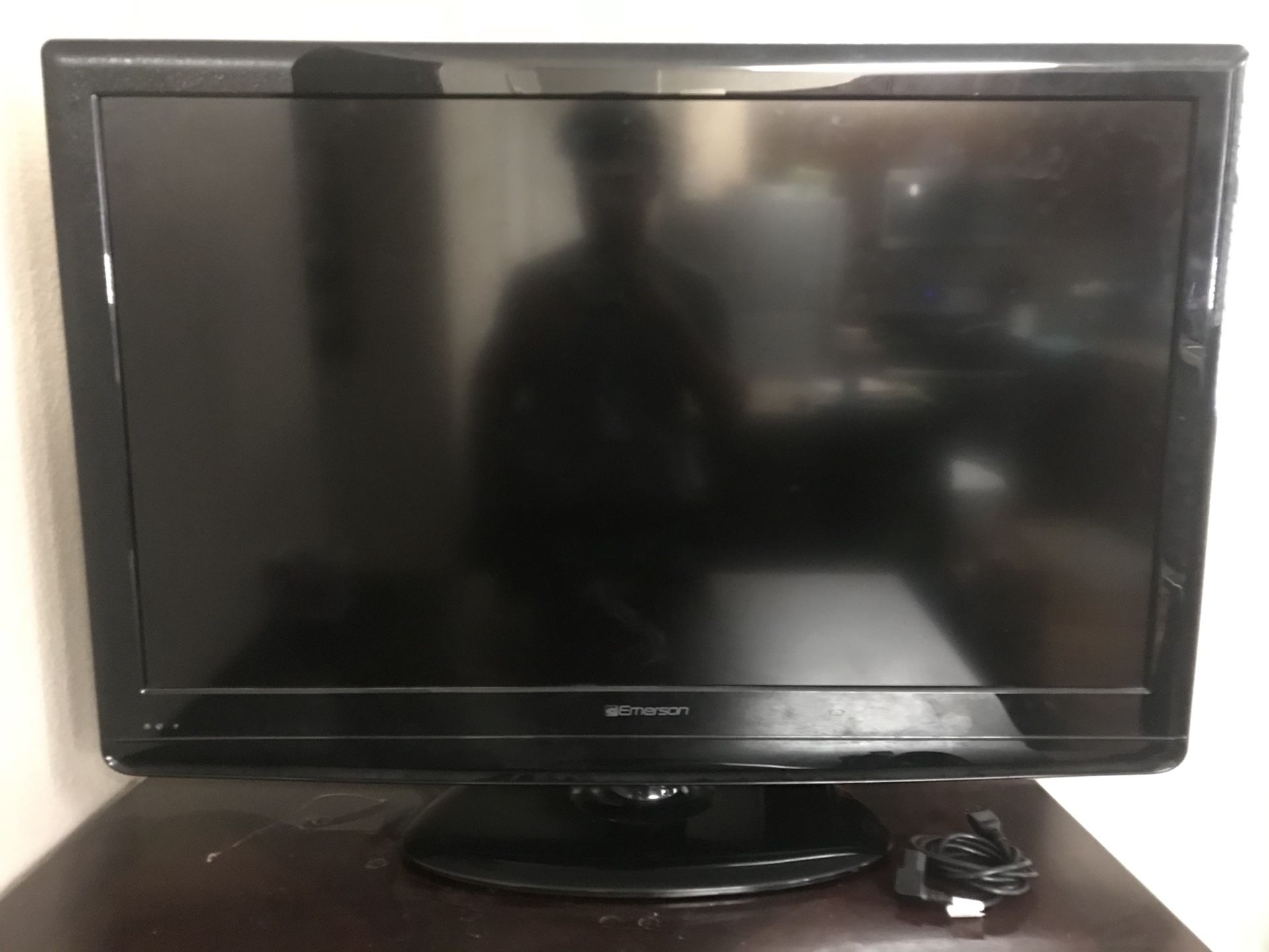 42 inch Emerson flatscreen TV