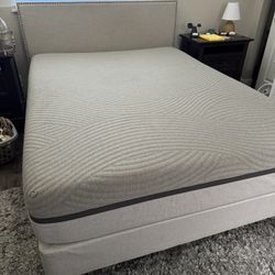 2019 Sleep Number iLE Mattress w/ Integrated Base– Queen Size