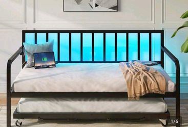 Futon w/trundle