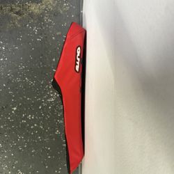 Guts Seat Seat Cover All Red Black Rib (for Macfox X2)