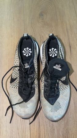 Nike Air Max Flyknit - size 7