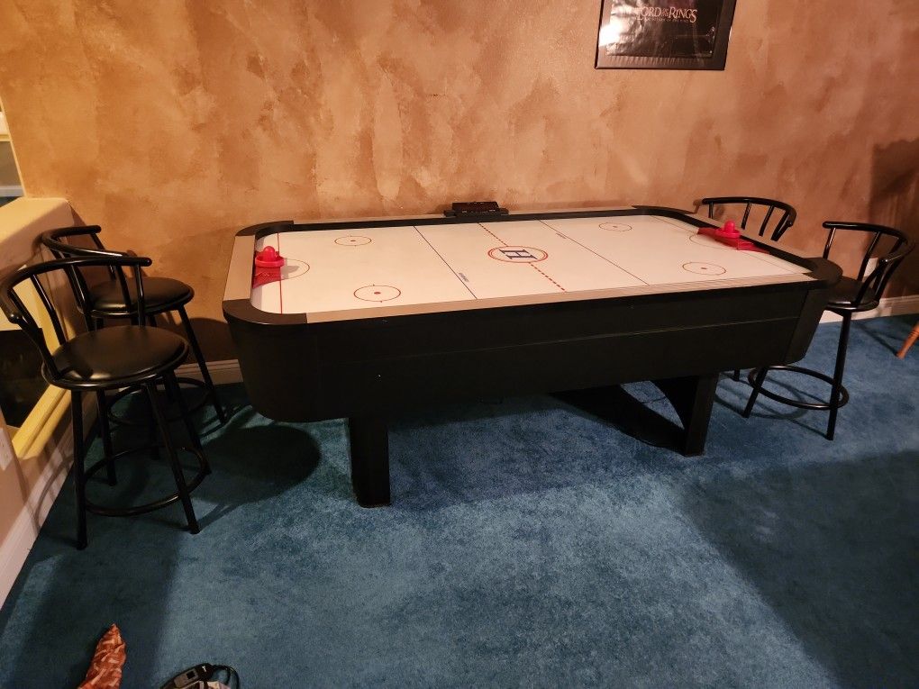 Air Hockey Table + 4 Stools