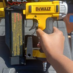 Dewalt 23 Gauage Pin Nailer 