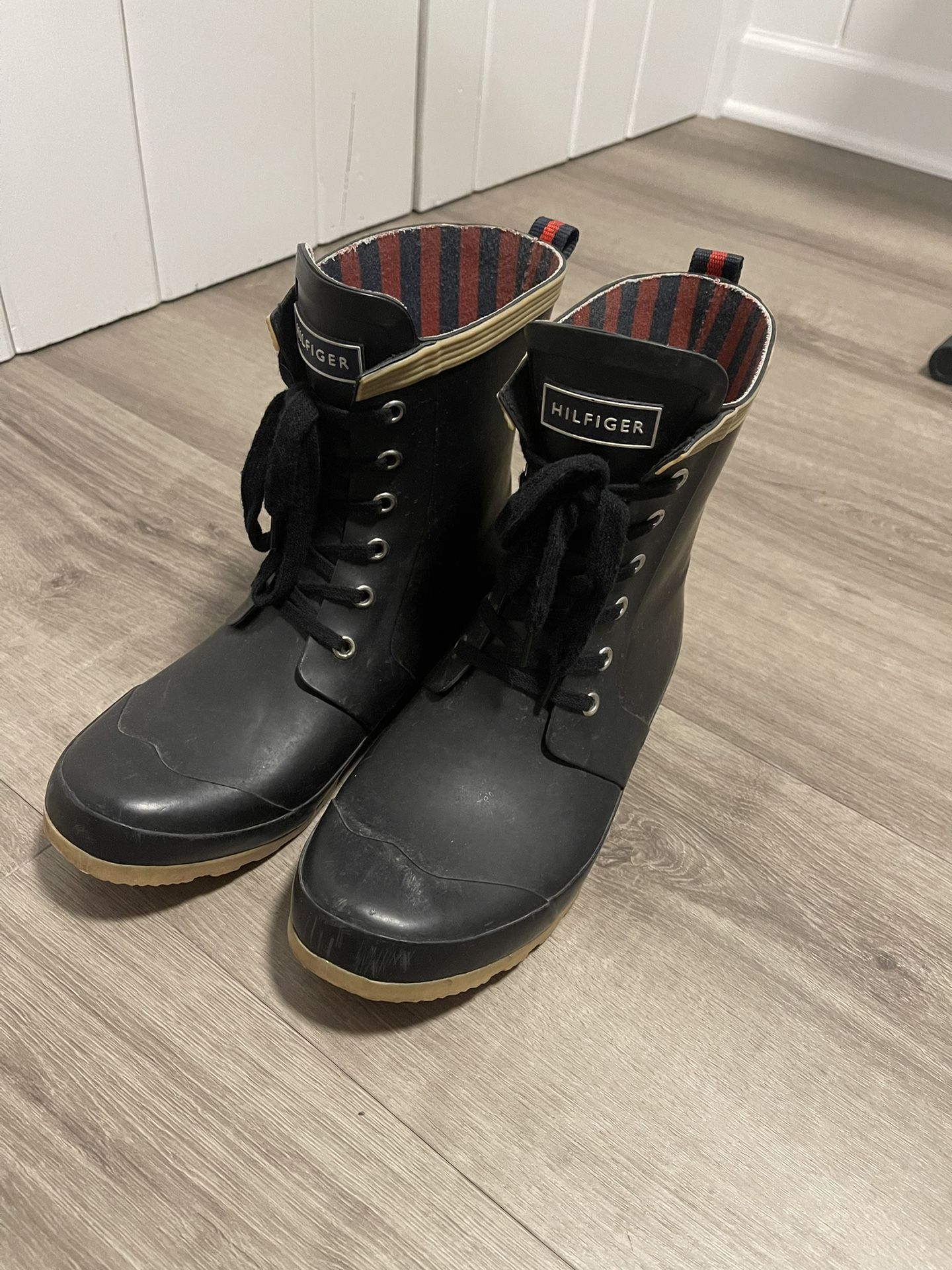 Rain Boots Size 8 Tommy’s 