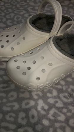 White Fleece-Lined Crocs – Cozy & Comfortable