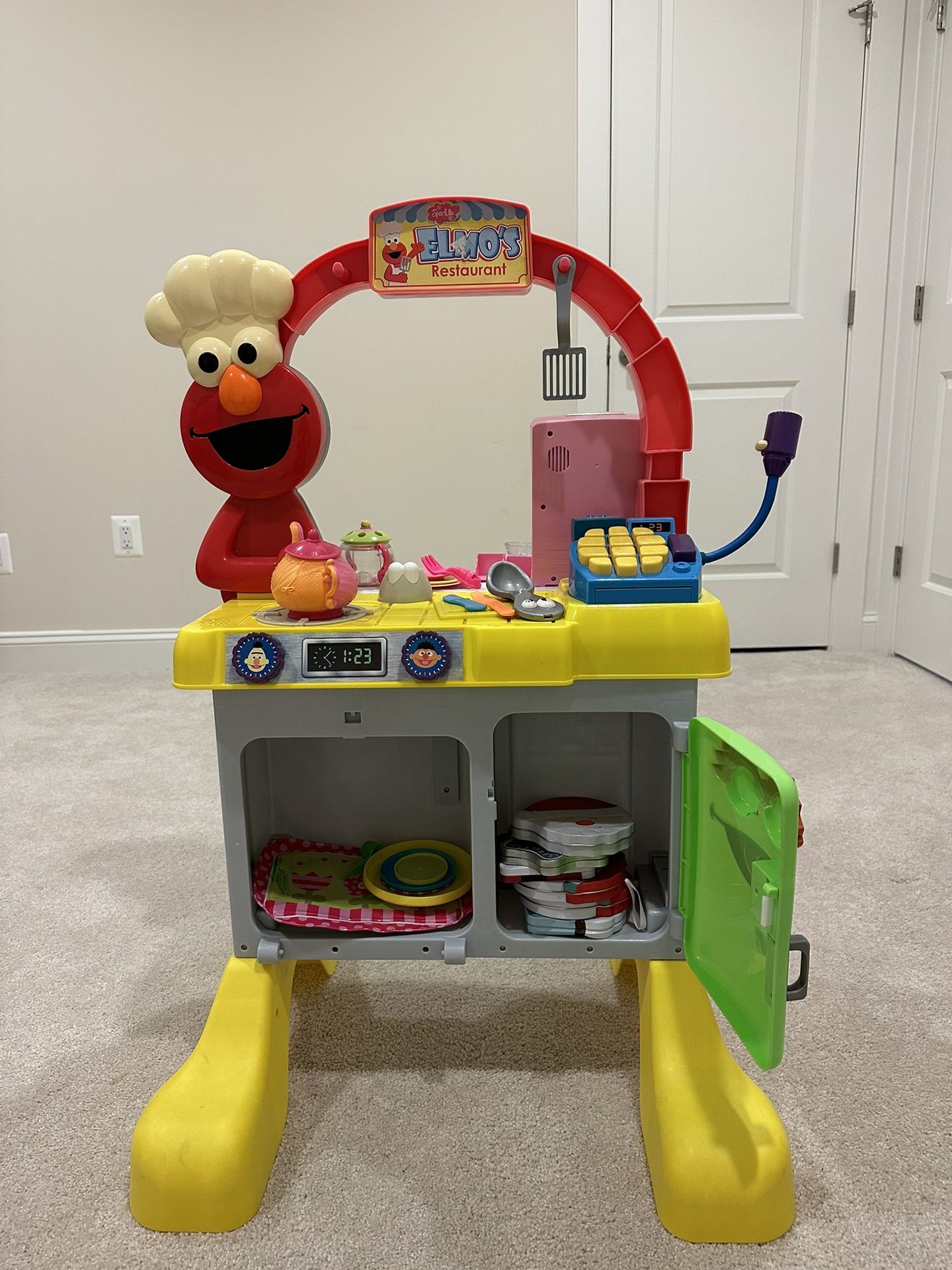 Sesame Street Fisher Price Elmo's Restaurant Interactive Toy Sesame