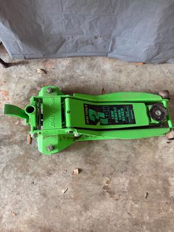 Daytona Ton Long-Reach Low-Profile Floor Jack